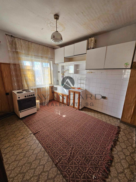 КЪЩА В МАРКОВО / ЦЕНТЪР