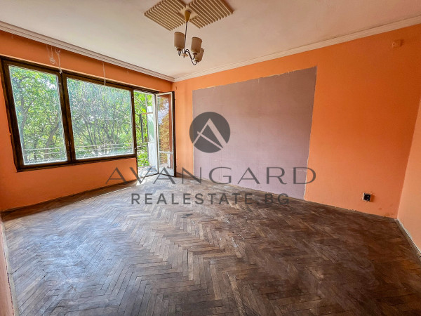 ДВУСТАЕН АПАРТАМЕНТ С ТРИ ОТДЕЛНИ СТАИ В  КАМЕНИЦА 1