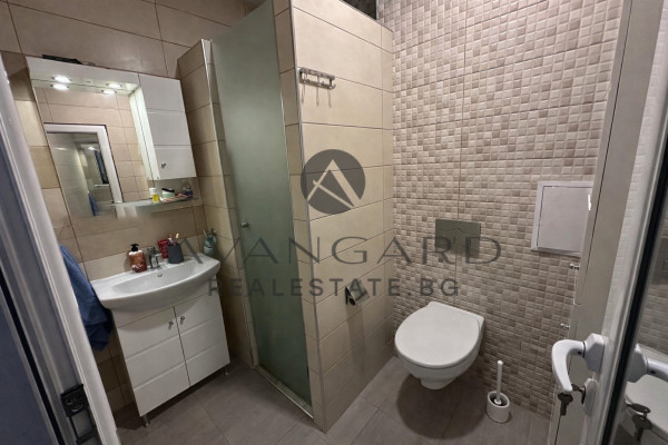 ОБЗАВЕДЕН ТРИСТАЕН В ЛУКСОЗНА СГРАДА !