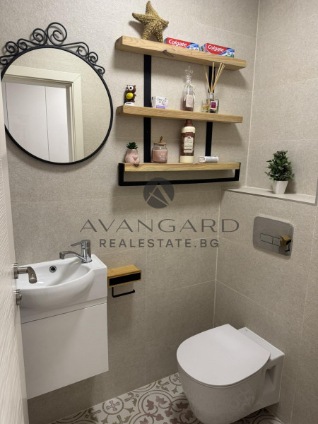 ТРИСТАЕН ОБЗАВЕДЕН ОСТРОМИЛА