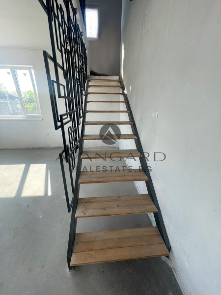DETACHED HOUSE WITH YARD in the village of ZLATITRAP