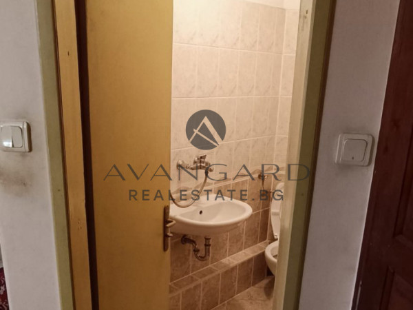 A three -bedroom maisonette in Karshiyaka