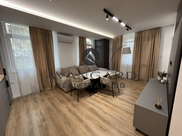 ЛУКСОЗЕН ТРИСТАЕН С ПАРКОМЯСТО !