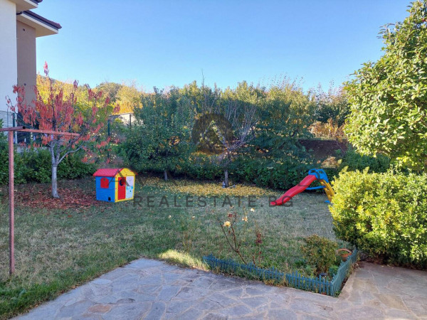 DETACHED HOUSE WITH YARD / Brestovitsa village