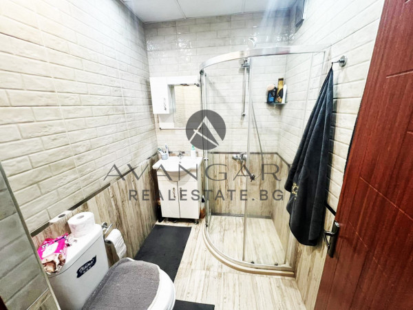 One bedroom with parking space in the price!