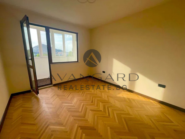 TOP LOCATION! Three-room apartment next to Rodopi Bus Station