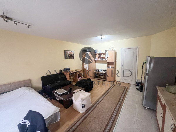 ПРОСТОРЕН ЕДНОСТАЕН / ЮЖНО ИЗЛОЖЕНИЕ / РЕАЛНА КВАДРАТУРА