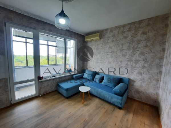 One-bedroom apartment with real square footage / p-t chicken