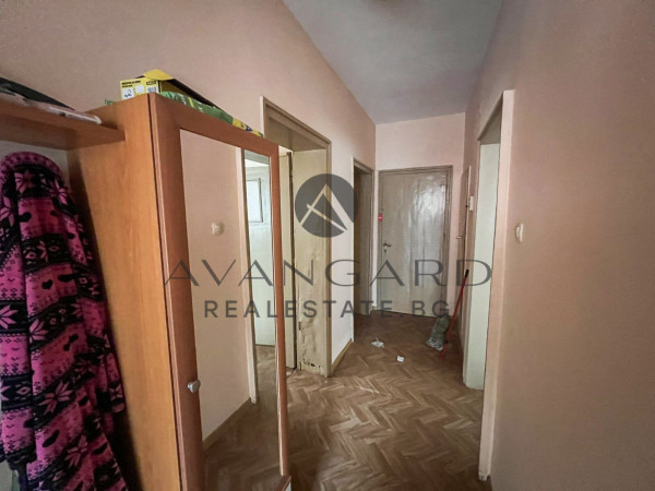 Етаж от Къща / Кършияка