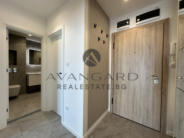 Designer Spacious one -bedroom / new building / judges