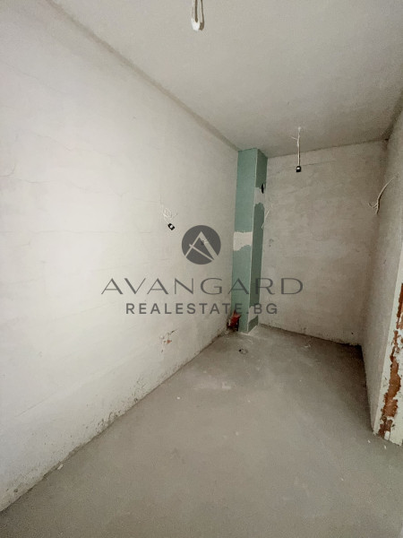 FOUR-BEDROOM APARTMENT NEAR ROWING CANAL