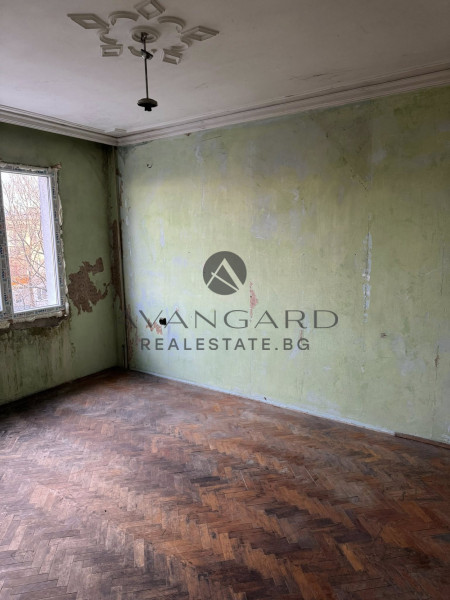 Тристаен РЕАЛНА КВАДРАТУРА