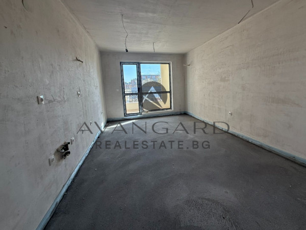 Тристаен луксозна сграда Гребна база