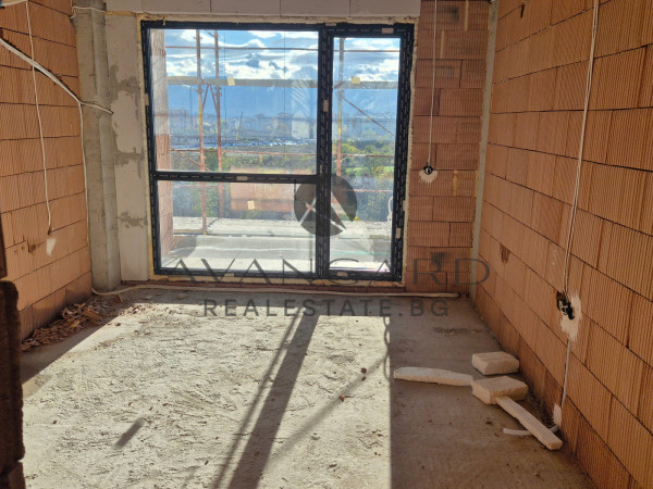 Просторен тристаен с акт 14 !