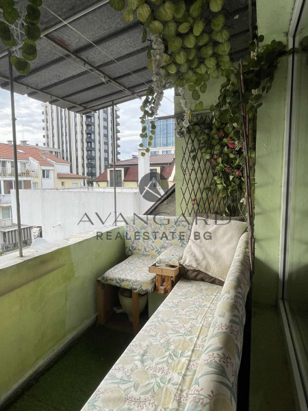 Furnished three bedroom in Kamenitsa 1