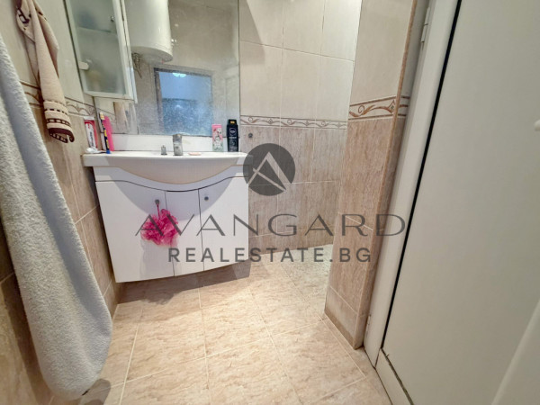 ИЗЦЯЛО САНИРАН ДВУСТАЕН КЪРШИЯКА