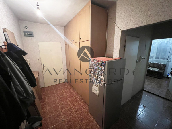 ДВУСТАЕН С ТРИ ОТДЕЛНИ СТАИ! СМИРНЕНСКИ