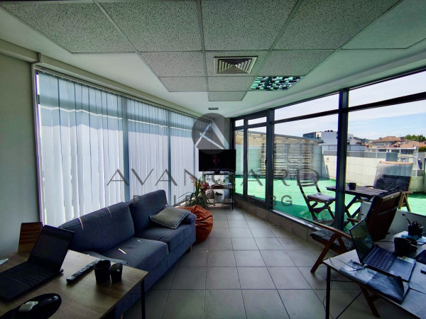 Office / Top Location / Center