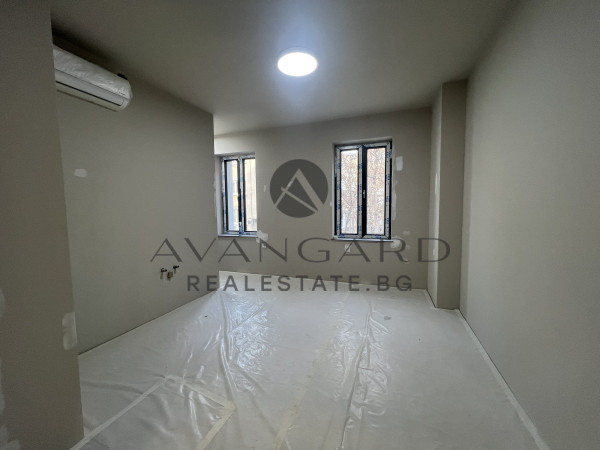 ДВУЕТАЖНА КЪЩА НА СУПЕРЦЕНТЪР ДО КАПАНА