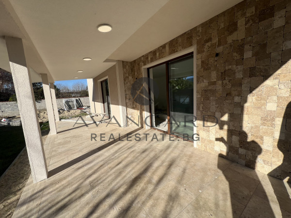 Самостоятелна двуетажна къща с акт 16 в Крумово