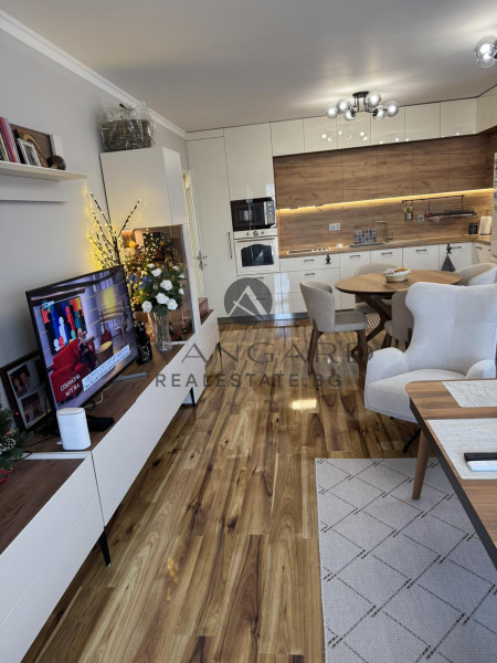 ТРИСТАЕН ОБЗАВЕДЕН ОСТРОМИЛА