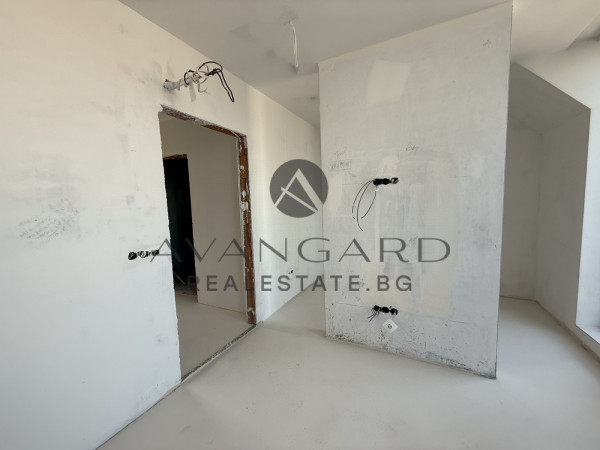 ТРИСТАЕН С АКТ 16 ДО НОВОТЕЛ ПЛОВДИВ!