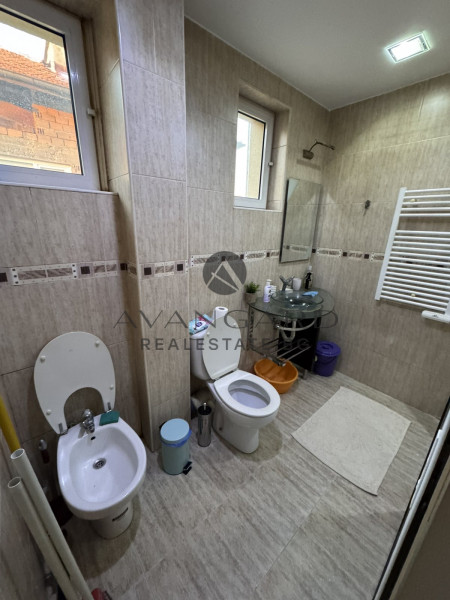 Етаж от къща + двустаен партерен апартамент