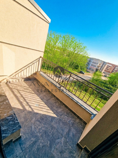 ДВУСТАЕН АПАРТАМЕНТ ДО КЛЮЧ! ОСТРОМИЛА!