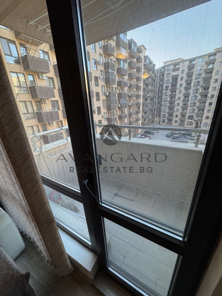 Тристаен обзаведен / Кючук Париж