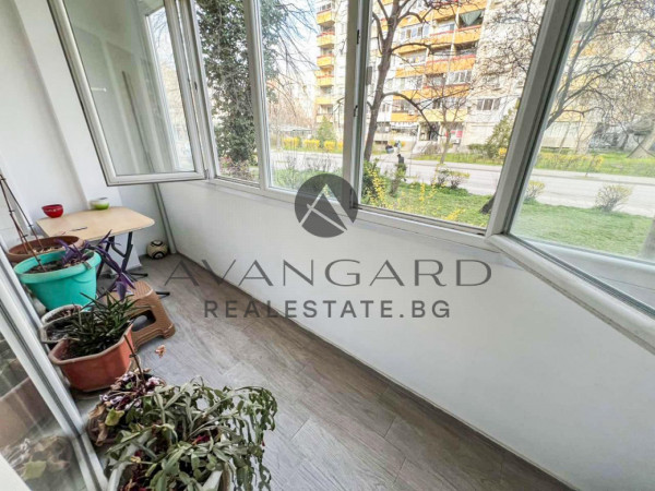 ТРИСТАЕН РЕАЛНА КВАДРАТУРА / СЛЪНЧЕВИ ЛЪЧИ