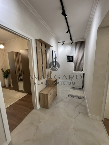Renovated two -bedroom apartment next to the fair