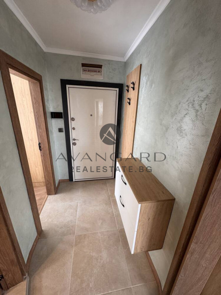 Тристаен обзаведен / Кършияка