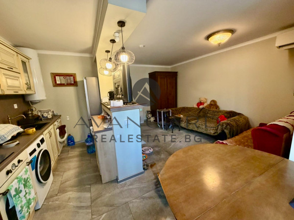 ДВУСТАЕН ЧЕТВЪРТЪК ПАЗАРА