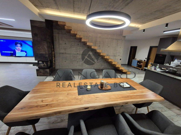 LUXURY HOUSE WITH SWIMMING POOL/ BRANDED