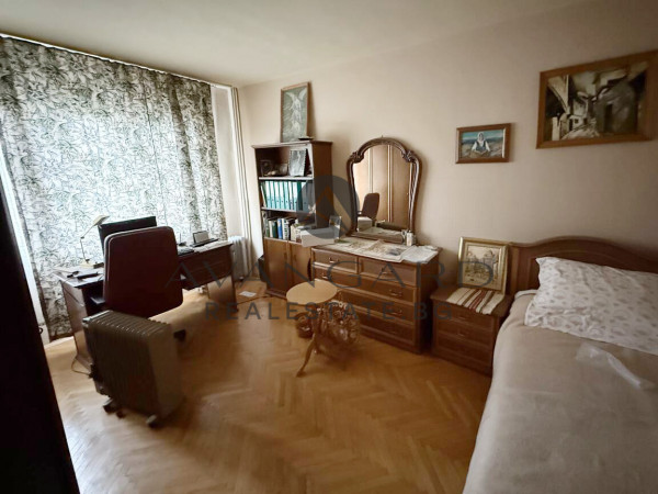 ТРИСТАЕН С ЧЕТИРИ ОТДЕЛНИ СТАИ/ КАСПЕЛА