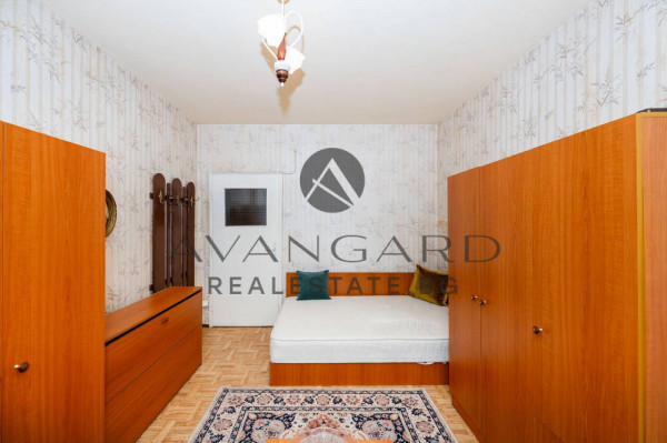 THREE-ROOM APARTMENT WITH REAL SQUARE AREA IN A TOP LOCATION IN KAMENITSA 1!!!