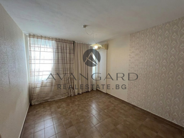 THREE-ROOM APARTMENT WITH FOUR SEPARATE ROOMS! THRACIA