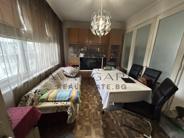 Two -bedroom apartment Saturday market