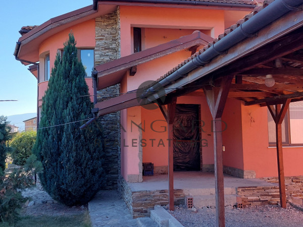Two -storey house with double garage and 1000 sq.m. Yard/ Costo