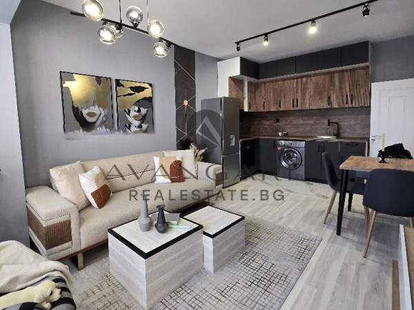 ТРИСТАЕН ОБЗАВЕДЕН / КЪРШИЯКА