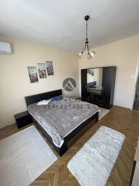 Тристаен до ТРИМОНЦИУМ