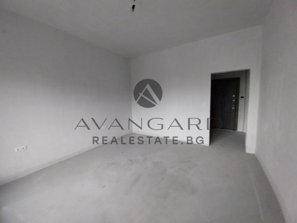 АКТ 16! Тристаен апартамент С 34 кв.м. ХОЛ / Младежки Хълм