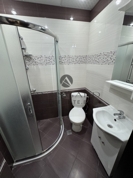 Тристаен обзаведен / Кючук Париж