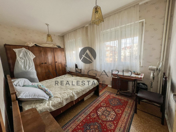 Тристаен с четири отделни стаи до Белите Брези