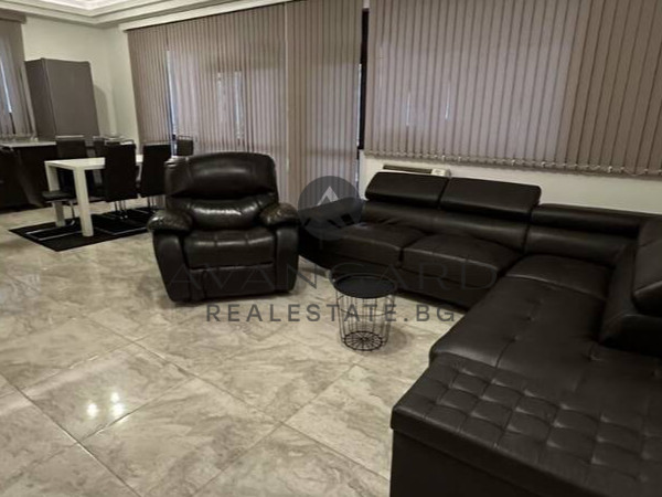 ОБЗАВЕДЕНА КЪЩА В с.БРЕСТНИК