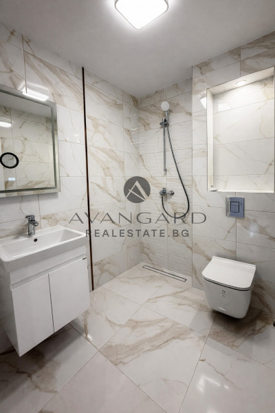 ЛУКСОЗНО ОБЗАВЕДЕН ТРИСТАЕН АПАРТАМЕНТ !!