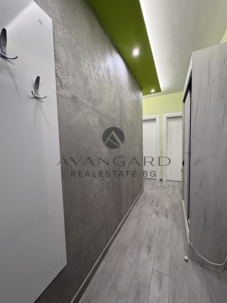 Тристаен обзаведен С ГАРАЖ / Южен