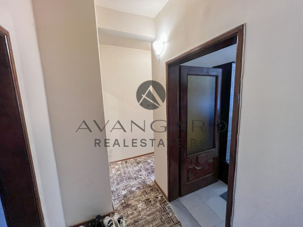 Двустаен с три отделни стаи!