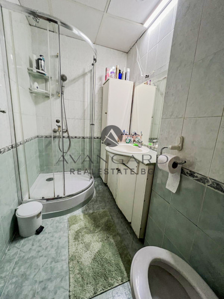 FOUR-ROOM APARTMENT IN KAMENITSA 1