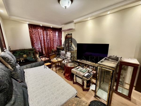 ДВУСТАЕН ЧЕТВЪРТЪК ПАЗАРА